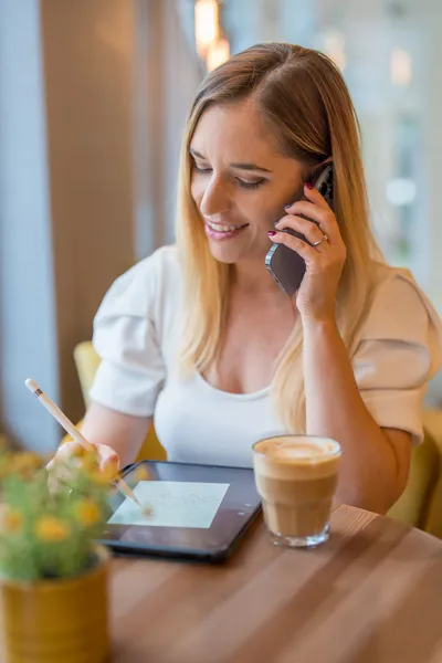 Jenei Vivien kapcsolatfelvétel